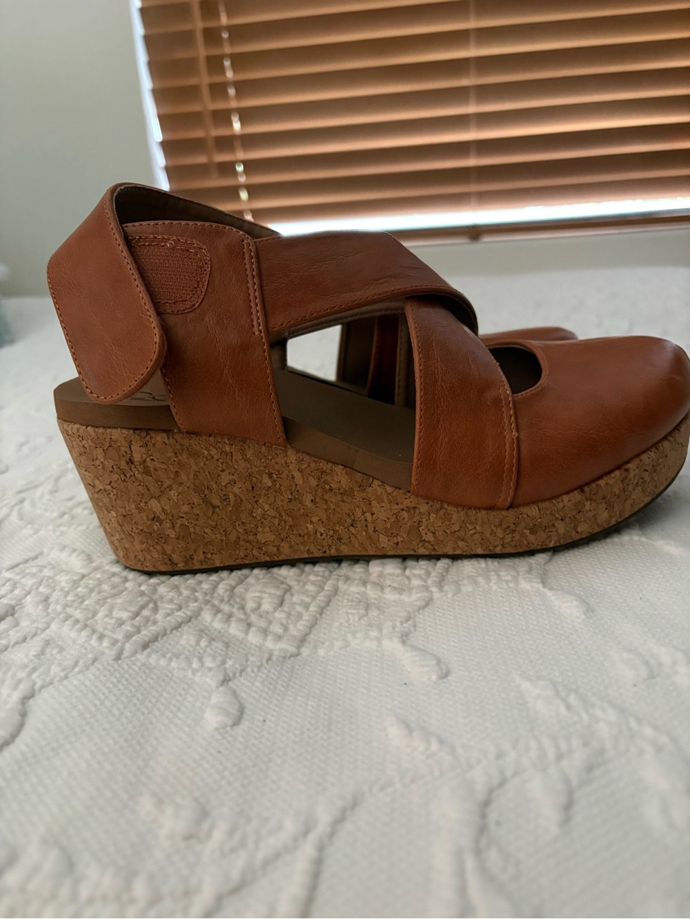 Corkys “Case Closed” Women's Tan Cross-Strap Comfort Sandals. Size 10 NEW - Picture 3 of 5